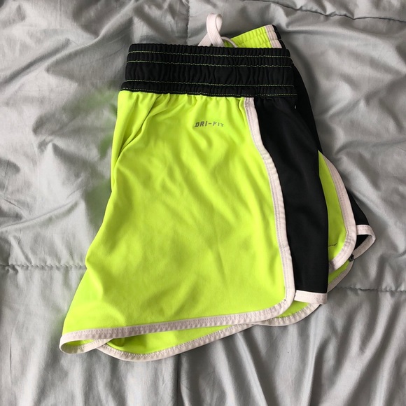 Nike running shorts - Picture 2 of 3